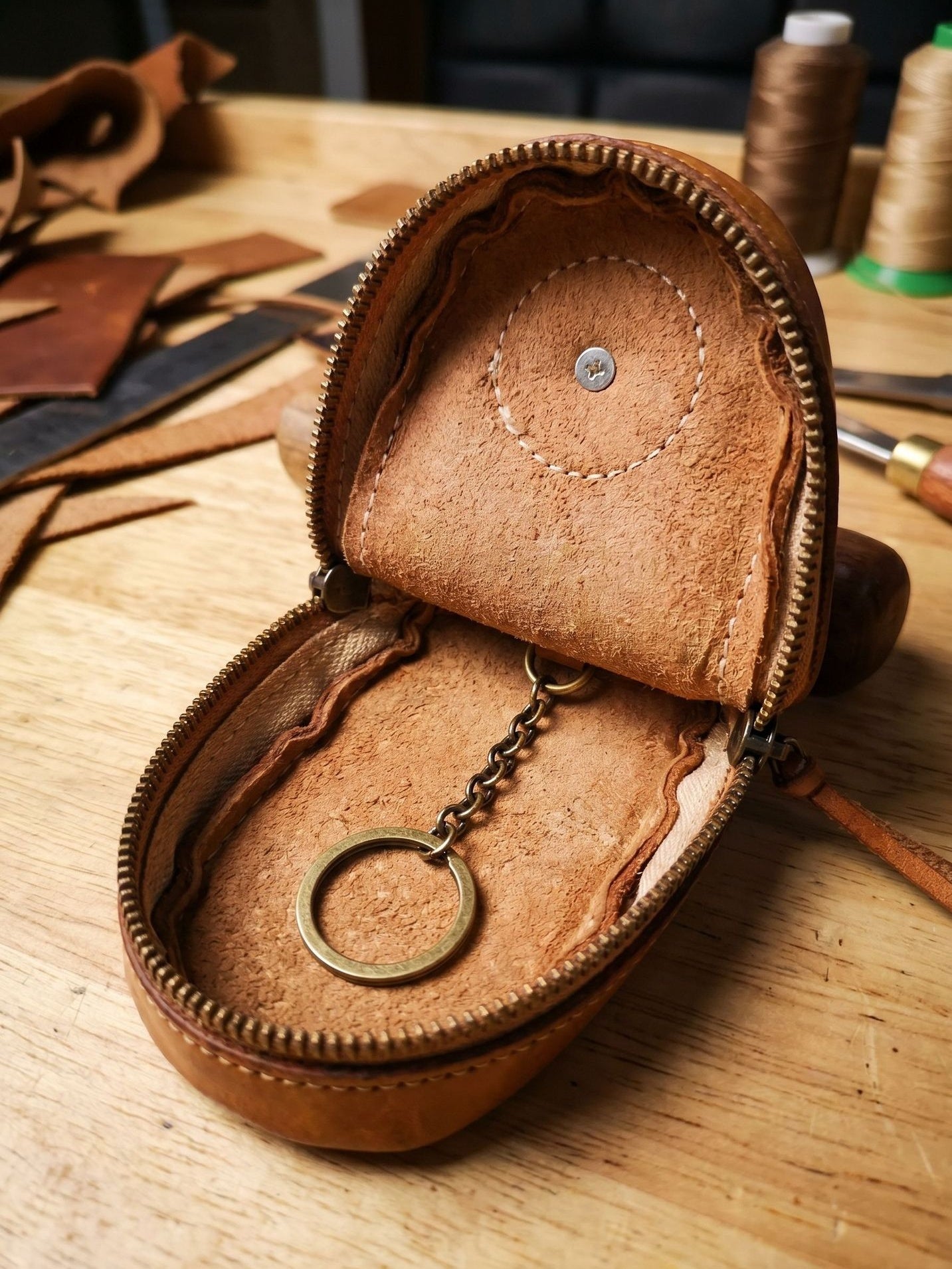 Top-grain Leather Vintage Key Pouches with Pom Pom Tassels