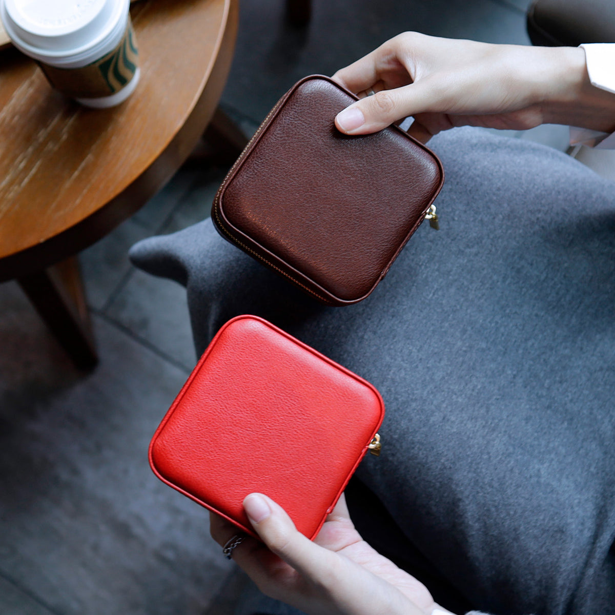 First-layer Waxed Cowhide Leather Portable Necklace Jewelry Box Storage Bag