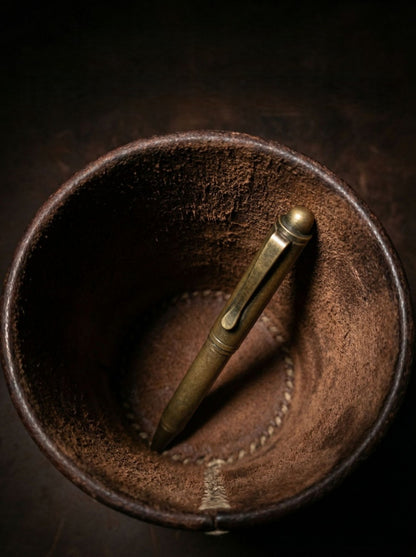 Retro Hand-stitched Vegetable-tanned Leather Pen Holder